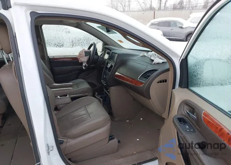 2016 Chrysler Town & Country Touring из США, поврежденный, VIN 2C4RC1BG1GR245985